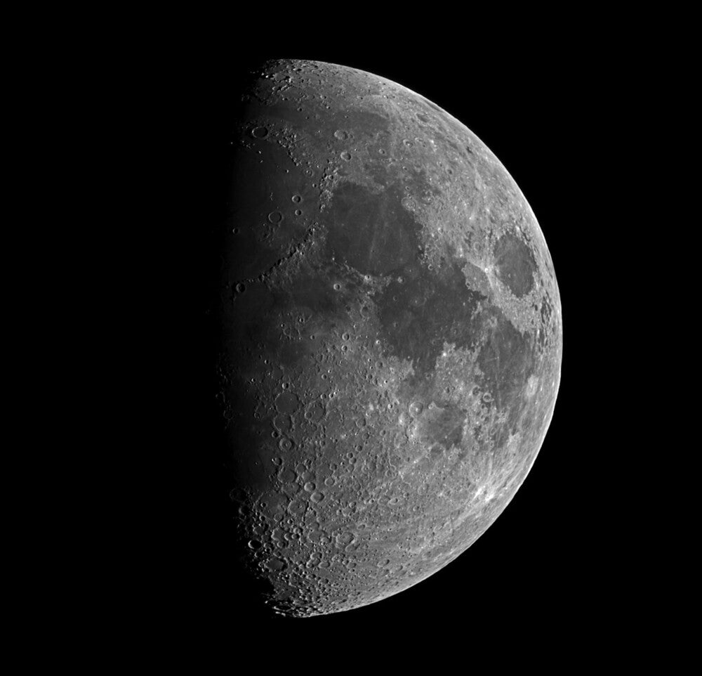 Reflektorski teleskop BRESSER Pluto 114/500 EQ3 z adapterjem za pametni telefon in sončnim filtrom - Starfy.si